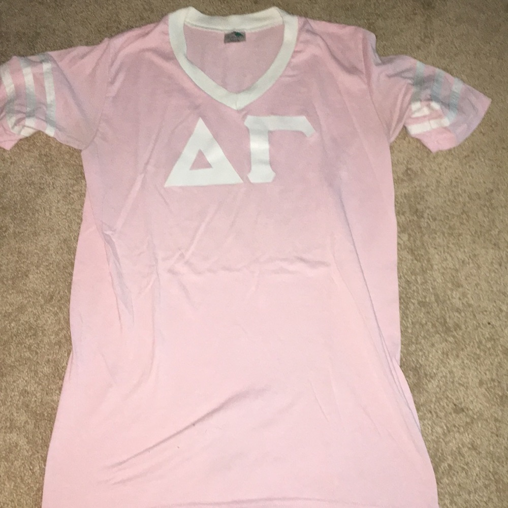 Sporty chic DELTA GAMMA DG t shirt